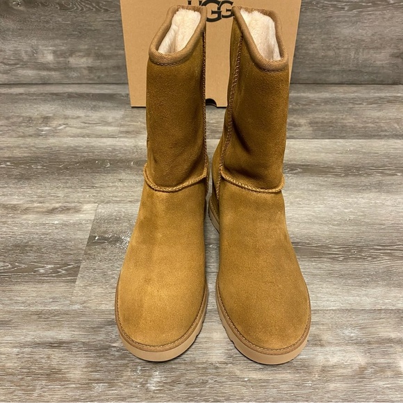 UGG | Classic Femme Short Boots In Chestnut NEW In Box - Picture 5 of 16
